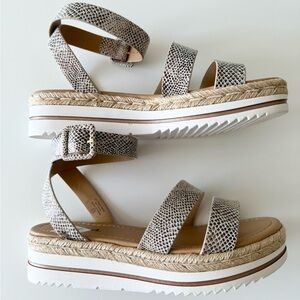 Soda Snake Print Sandal / Size: 7.5